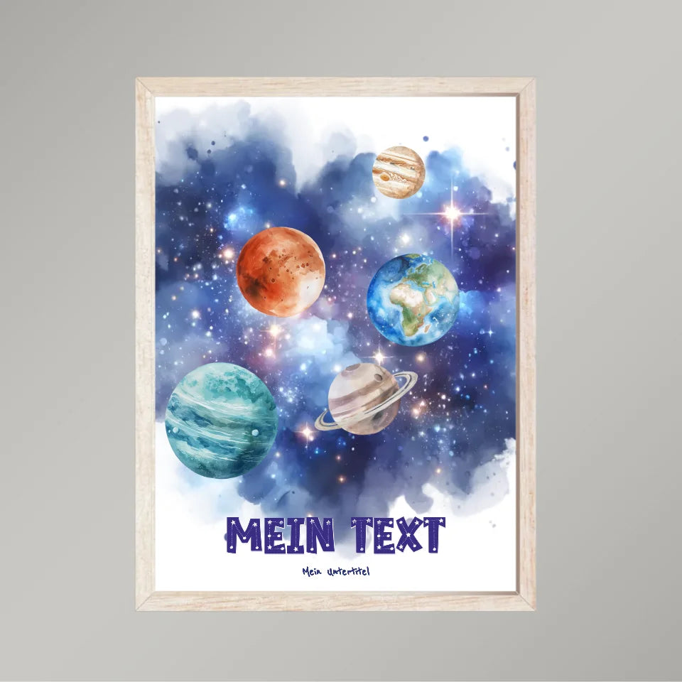 Personalisiertes-Kinderposter-mit-eigenem-Text-und-Planeten-Motiv-30x40cm-Hochformat-im-beigen-Holzrahmen