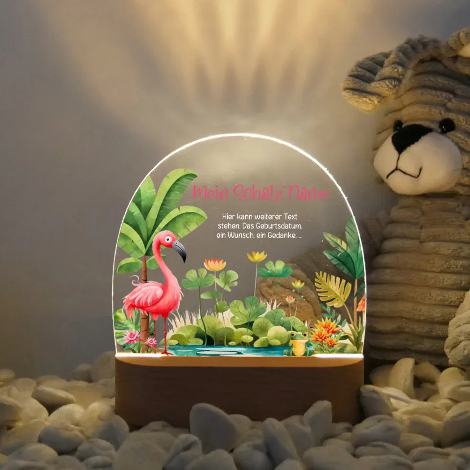 Personalisiertes-Nachtlicht-mit-eigenem-Text-und-flamingo-im-dschungel-Motiv-Licht-an-16,5x14,8x6cm