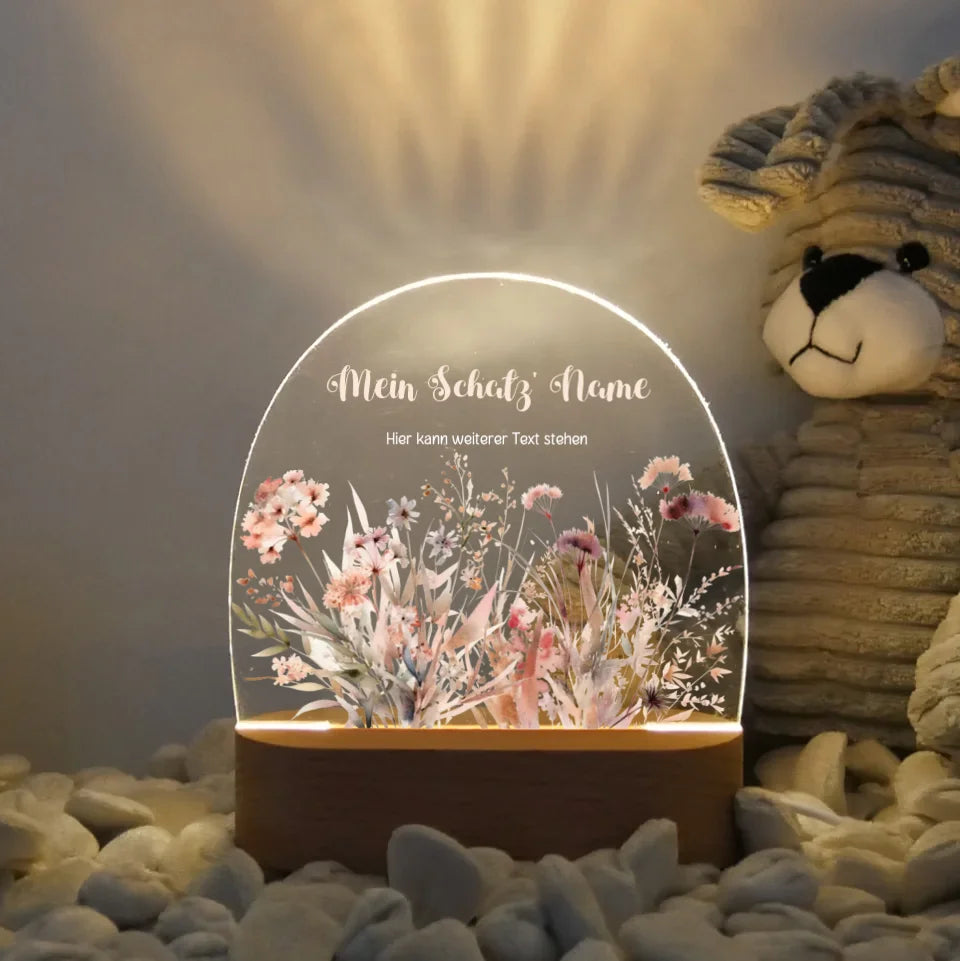 Personalisiertes-Nachtlicht-mit-eigenem-Text-und-blumenwiese-apricot-Motiv-Licht-an-16,5x14,8x6cm