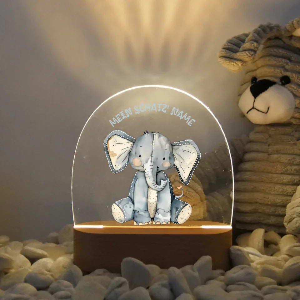 Personalisiertes-Nachtlicht-mit-eigenem-Text-und-elefant-Motiv-Licht-an-16,5x14,8x6cm