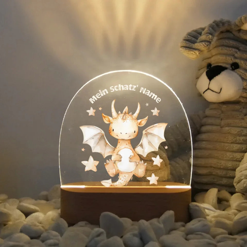 Personalisiertes-Nachtlicht-mit-eigenem-Text-und-Drache-gelb-Motiv-Licht-an-16,5x14,8x6cm