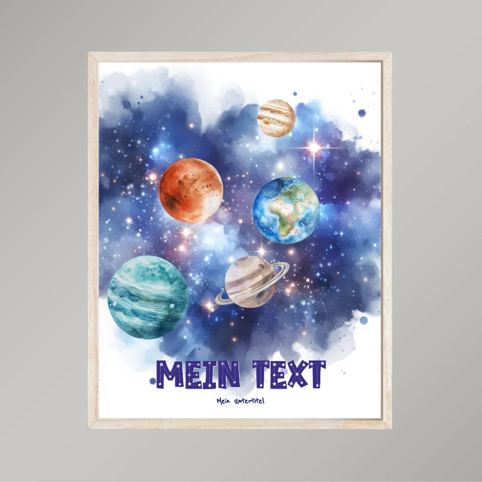 Personalisiertes-Kinderposter-mit-eigenem-Text-und-Planeten-Motiv-40x50cm-Hochformat-im-beigen-Holzrahmen