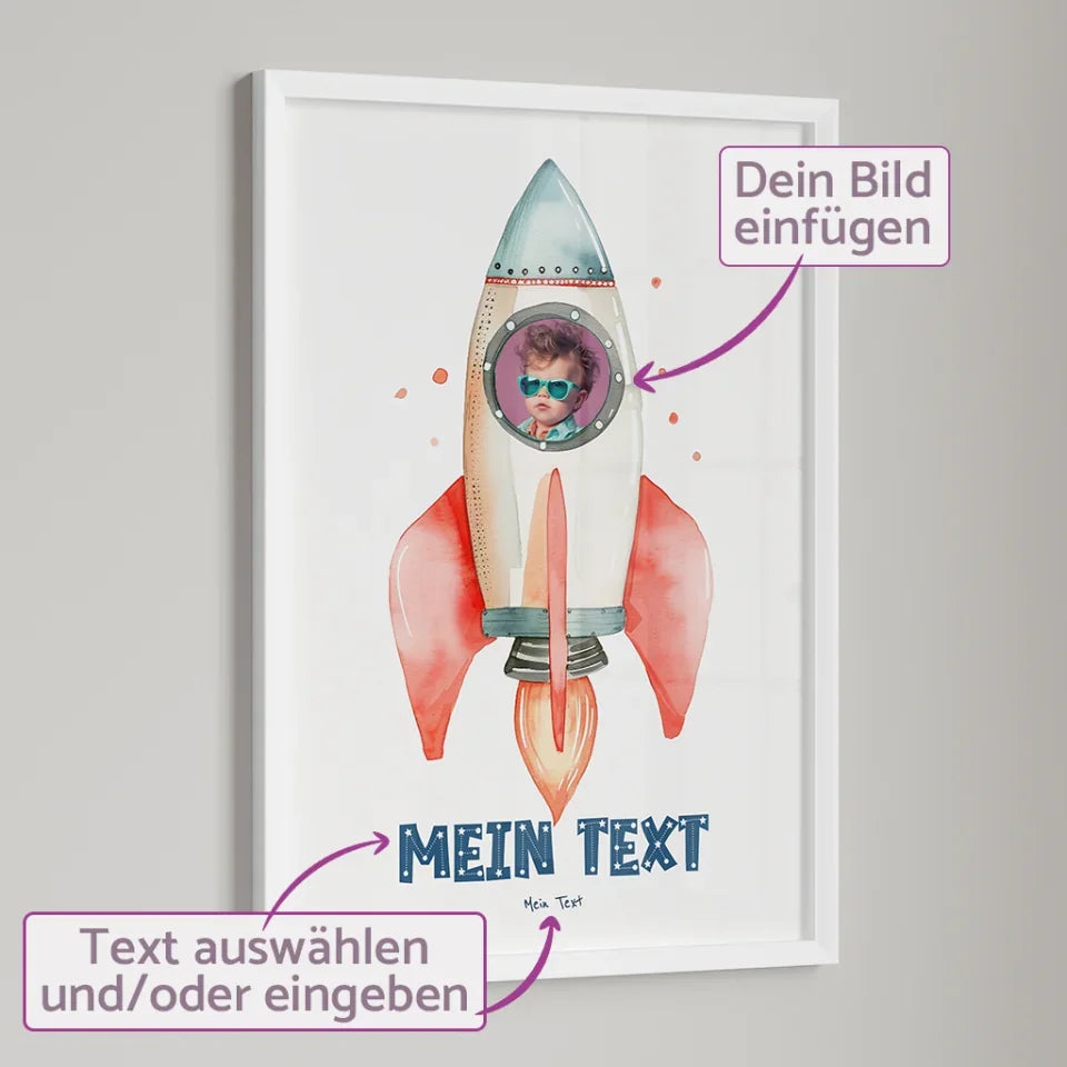 Personalisiertes-Kinderposter-mit-eigenem-Text-und-Foto-im-Raketen-Motiv-Hochformat-Pesonalisierungsmöglichkeiten