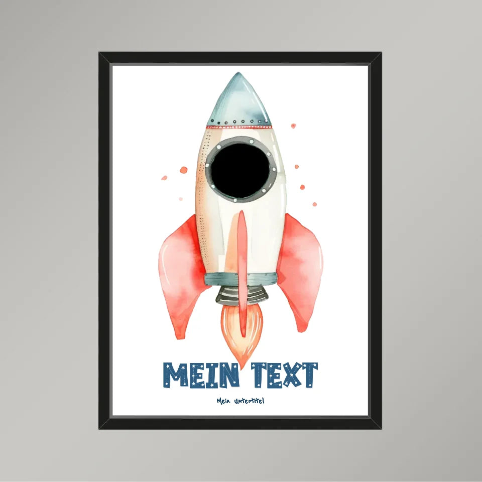 Personalisiertes-Kinderposter-mit-eigenem-Text-und-Foto-im-Raketen-Motiv-30x40cm-Hochformat-im-Holzrahmen-schwarz