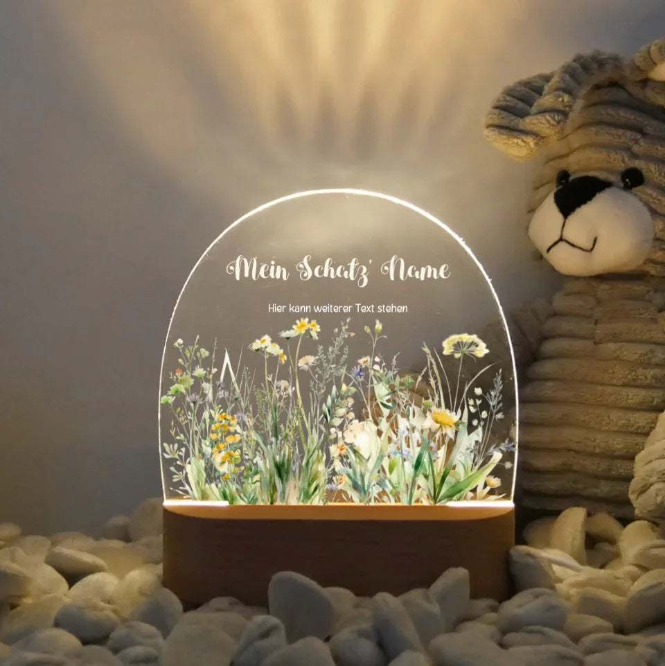 Personalisiertes-Nachtlicht-mit-eigenem-Text-und-blumenwiese-gelb-Motiv-Licht-an-16,5x14,8x6cm