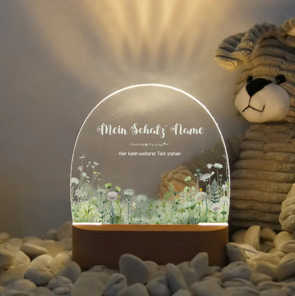 Personalisiertes-Nachtlicht-mit-eigenem-Text-und-blumenwiese-gruen-Motiv-Licht-an-16,5x14,8x6cm
