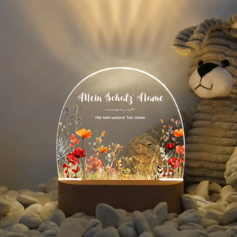 Personalisiertes-Nachtlicht-mit-eigenem-Text-und-blumenwiese-rot-Motiv-Licht-an-16,5x14,8x6cm
