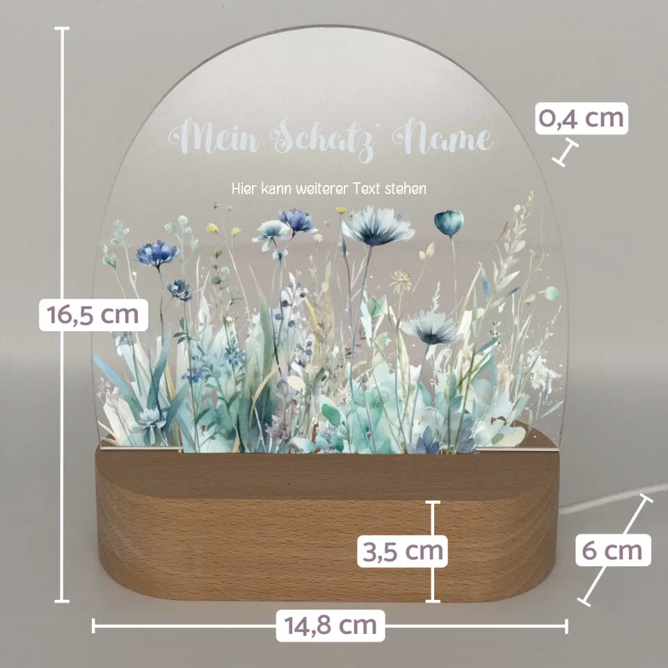 Personalisiertes-Nachtlicht-mit-Name-und-blumenwiese-blau-motiv-mit-Massangaben-16,5x14,8x6cm