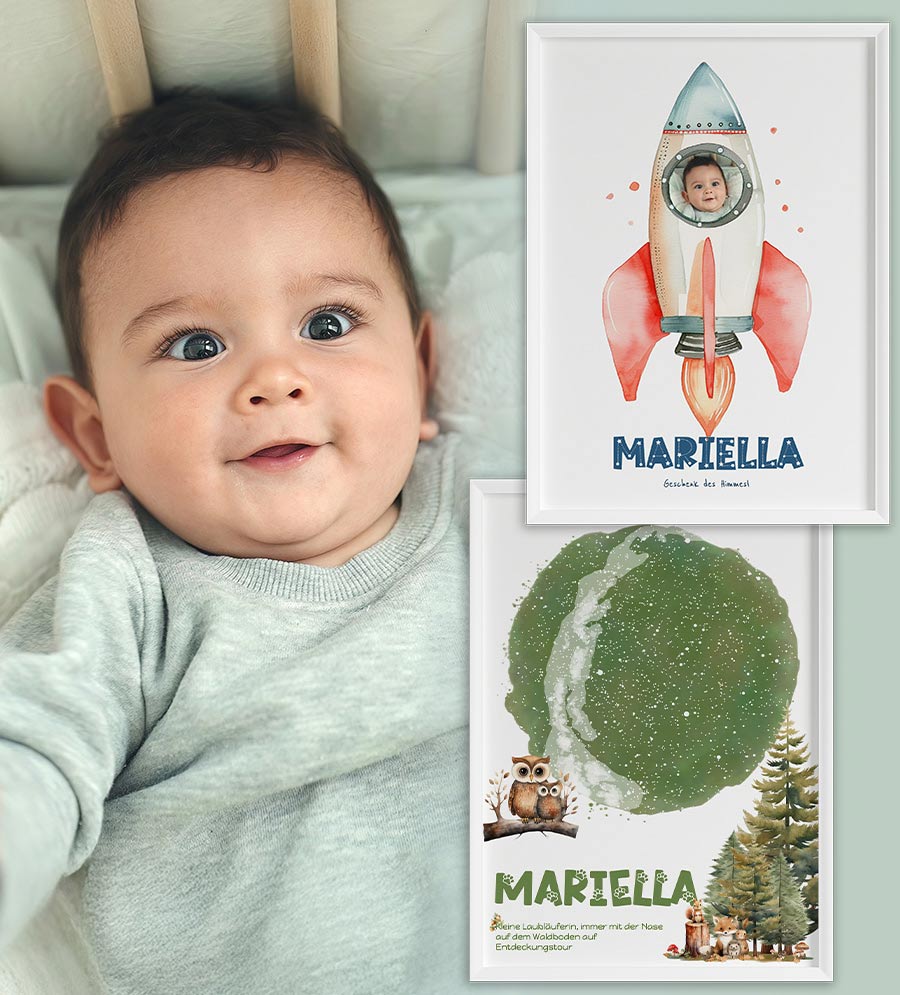 Baby_liegt_lachend_im_Kinderbett_ein_Overlay_zeigt_zwei_verschiedene_Motive_Kinderposter_M