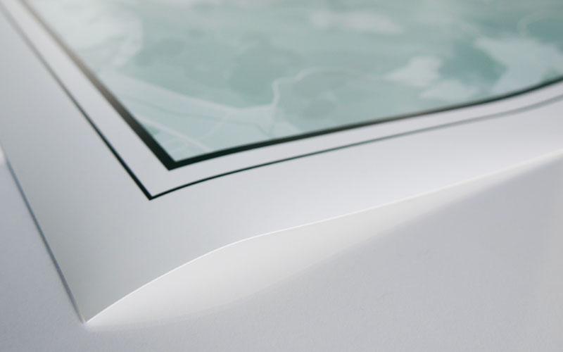 Kante eines Posters auf professionellem Fujifilm Fotopapier